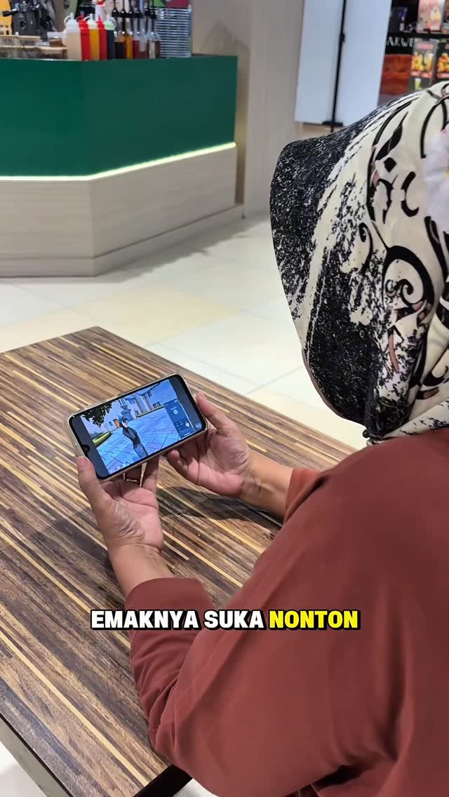 Instagram post by @vanneeya for Ayriz Oil Indonesia. Caption reads: pov: emak kalian nonton gta 5 rp🤣 , btw love it....