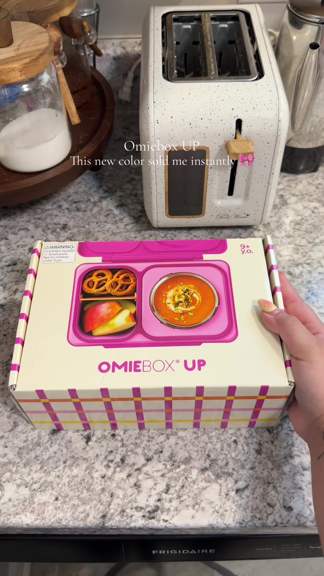 TikTok post by @alondragarzax for OmieLife. Caption reads: [...] #lunchbox #kidslunchbox #ttshop @OmieLife.