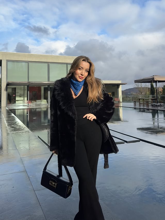 Instagram post by @oykuozguler for Oysho. Caption reads: Bites from this rainy week 🙂‍↔️ #reklam.