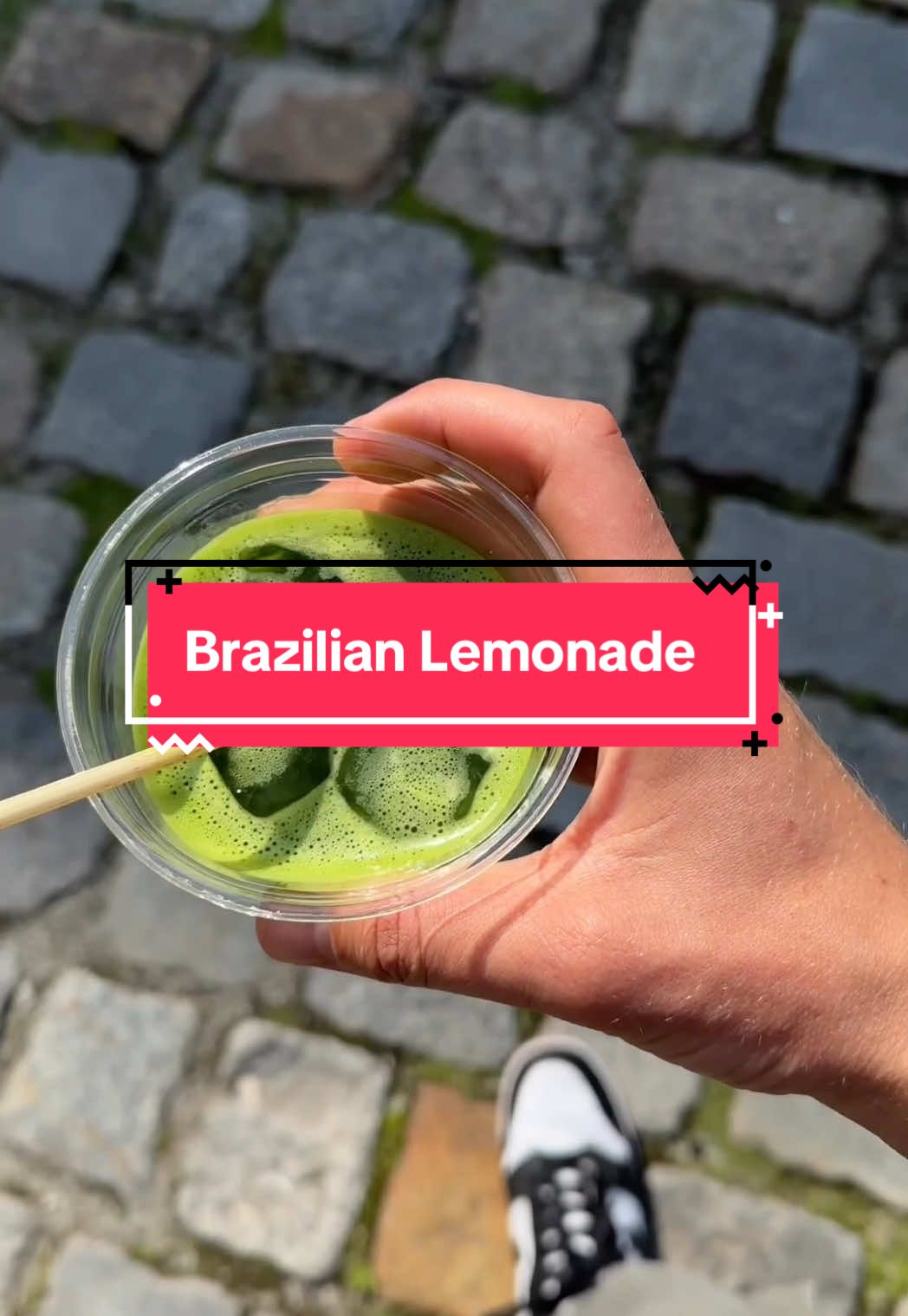 TikTok post by @poznannawidelcu for Oatly. Caption reads: Z kim pijesz swoją lemoniadę tego lata? Do 15....