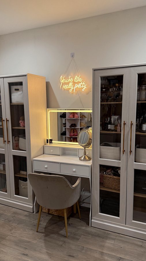 Instagram post by @laurelgoldman for Mopio. Caption reads: [...] these stunning white oak cabinets from....