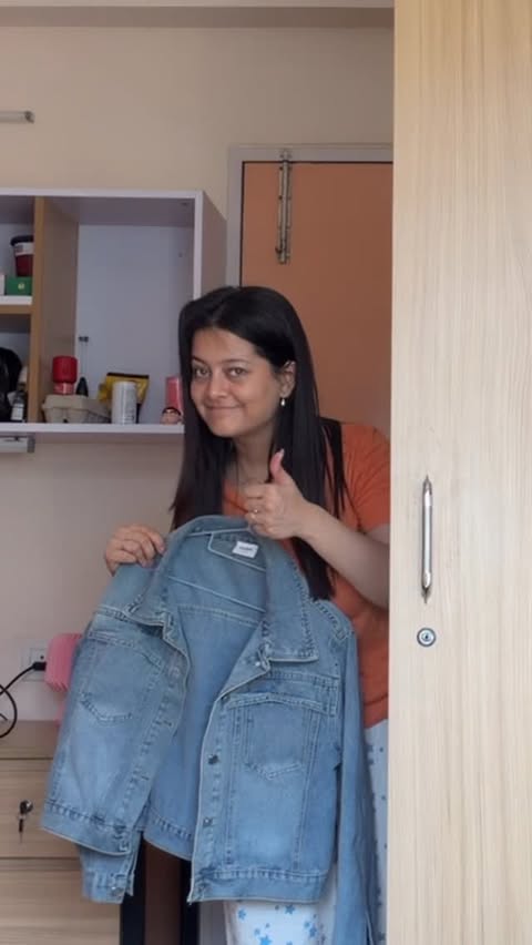 Instagram post by @dr.dipsy_ for Himalaya Face Care. Caption reads: Doctors ke gehre ankhon ke gaddhe cute hote hain....