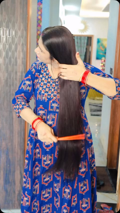 Instagram post by @theglamsapna for Nat Habit®. Caption reads: Comment for link 🔗 #nathabit #nathabitshampoo....