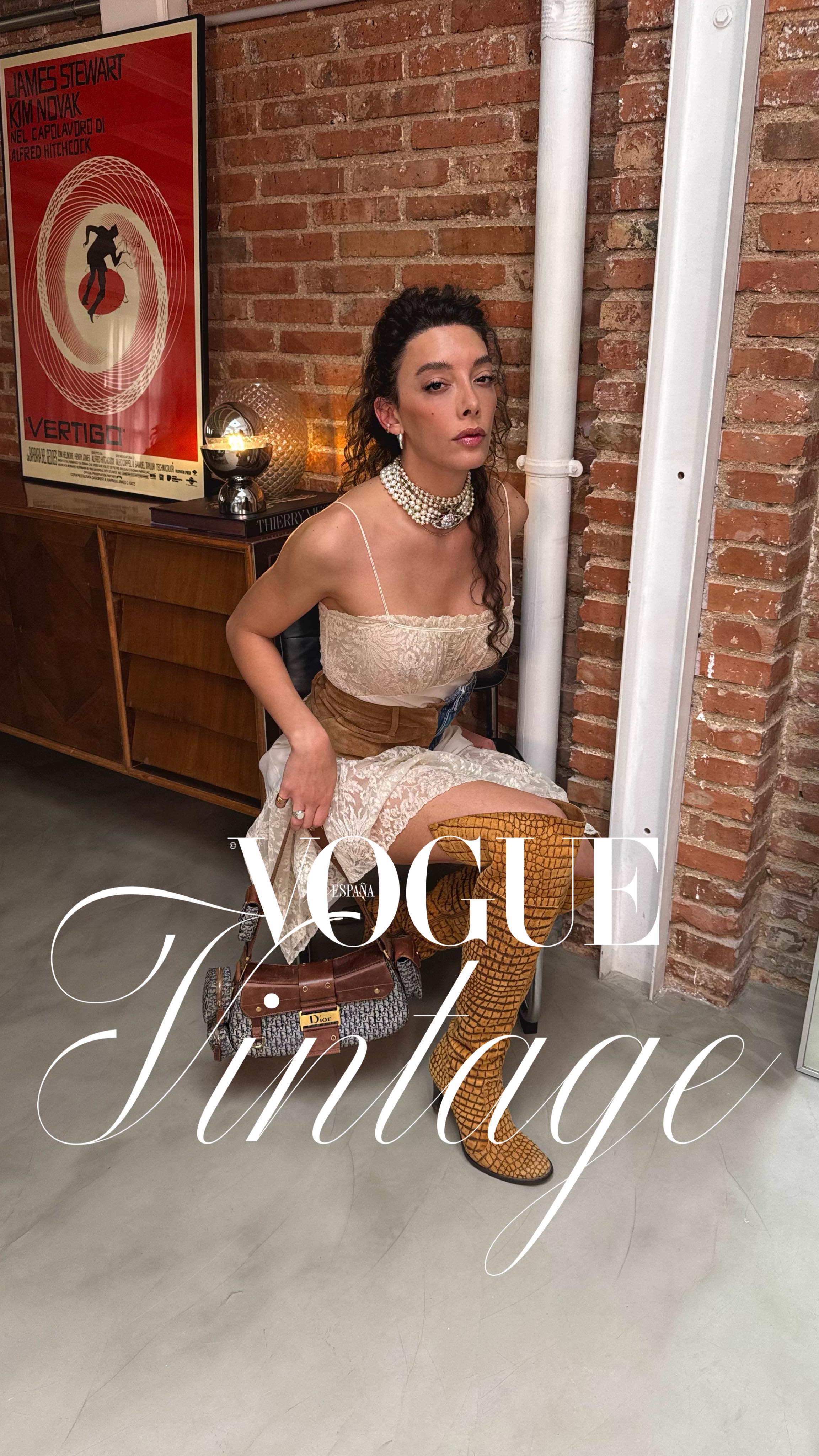 Instagram post by @penelopeguerrero for Dior. Caption reads: ✨ Vogue Vintage ✨
En el mes de abril, @voguespain....