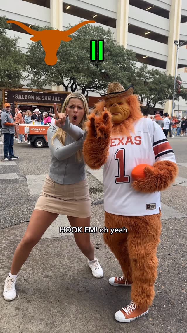 Instagram post by @gabbyygonz for T-Mobile. Caption reads: Hook ’Em! 🤘Big thanks to @tmobile 5G Home....