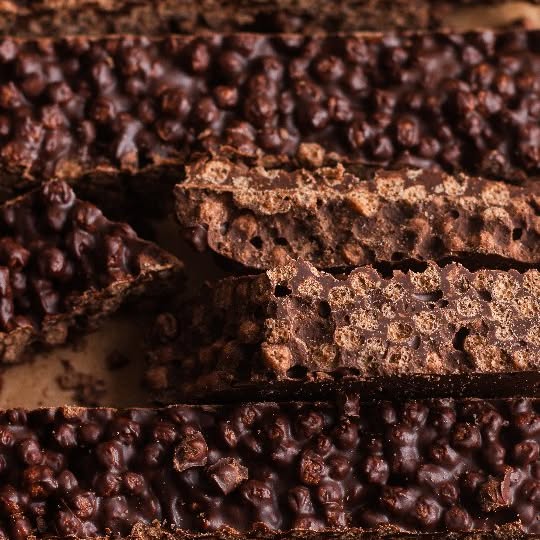 Instagram post by @lherboristecuisinevege for Koro France. Caption reads: LE snack protéiné que t'as VRAIMENT envie de....