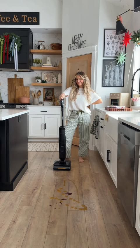 Instagram post by @hannaehenderson for Tineco. Caption reads: [...] code TINDERSON now through Dec 7th! This....