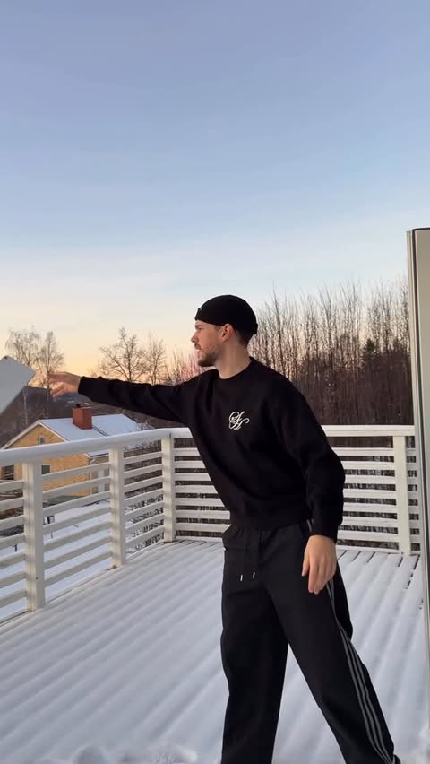 Instagram post by @panda.m4 for AMD. Caption reads: [...] The @lenovo Legion Go Gen 2 Advanced by @amd....