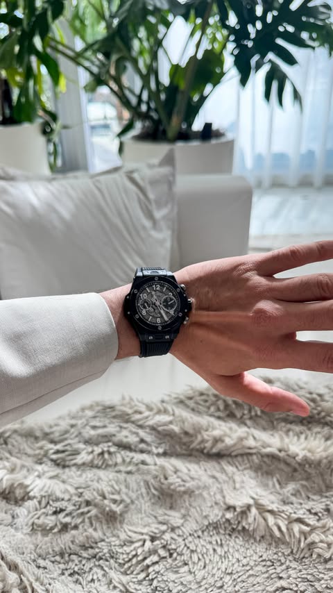 Instagram post by @creationsofaziz for Hublot. Caption reads: تنسيق ستايل بإسلوب بسيط وراقي حول ساعة Hublot Big....