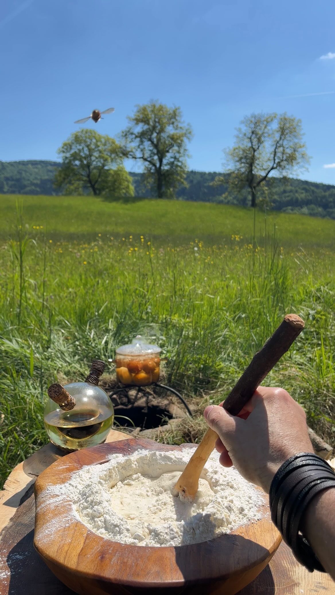 Instagram post by @momentosforest for The Nikos Knife. Caption reads: Anzeige 🇺🇸 | Would you enjoy this incredibly....