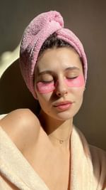 Instagram post by @jjennaz for HelloBody. Caption reads: [...] favorite moment is the time of relaxation....