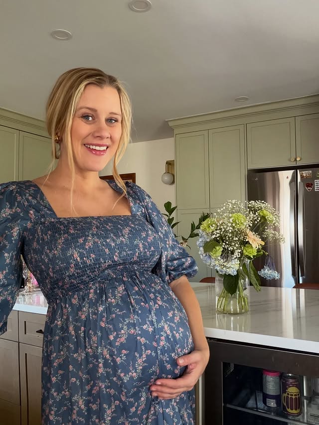 Instagram post by @maxinepeters for PinkBlush Maternity. Caption reads: [...] stretch, etc!). Thank you....