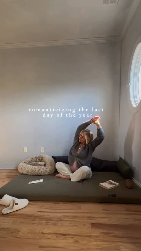 Instagram post by @katyagarseeya for ZONLIHOME. Caption reads: [...] living so much! So this mattress from....