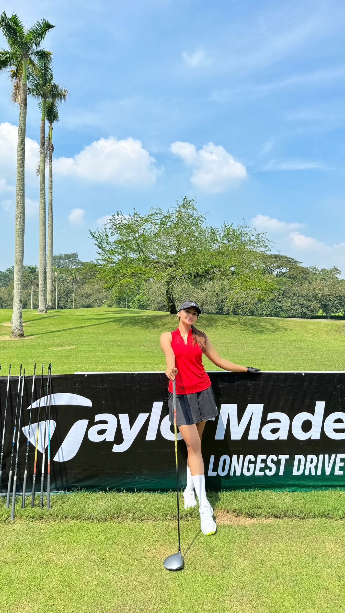 Instagram post by @lealestari_ for TaylorMade Golf. Caption reads: [...] and sponsored by @taylormadegolfindonesia....