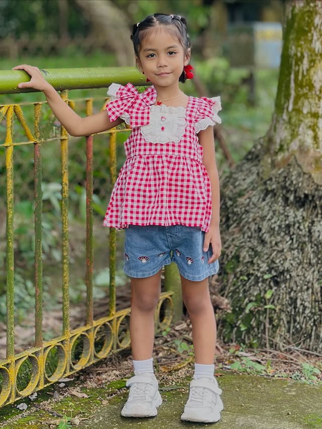 Instagram post by @agnes_m_daimary for Hopscotch. Caption reads: [...] : Summer fits I love All outfits from....