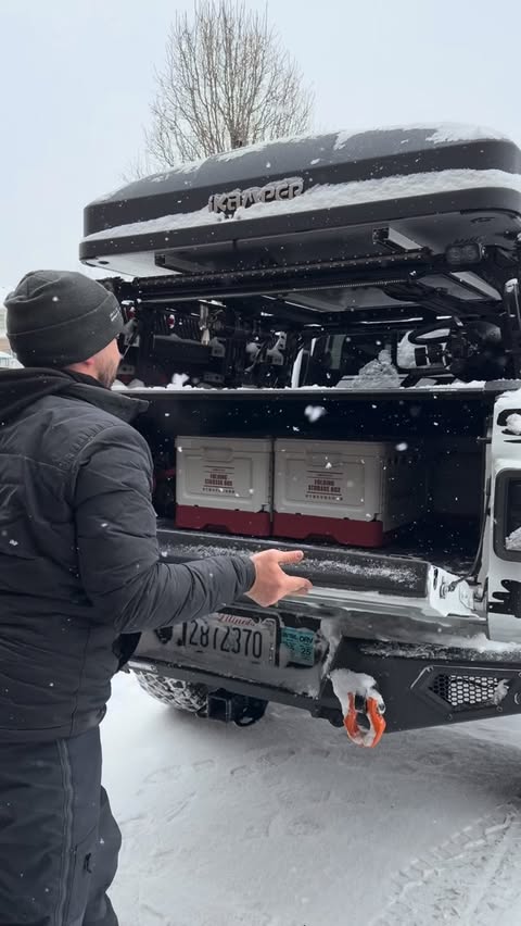 Instagram post by @arctic.mojave for 3Wliners. Caption reads: [...] using the foldable containers from....