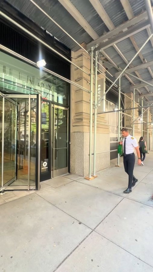 Instagram post by @pilotpete.fly for Equinox. Caption reads: Commit to Something

@equinox 

#fitness #workout....