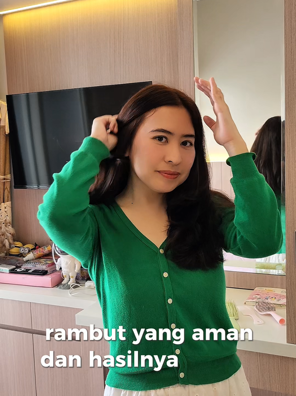 TikTok post by @veroniamelia for Garnier Indonesia. Caption reads: Dulu nya anti bgt warnain rambut, eh sekarang....