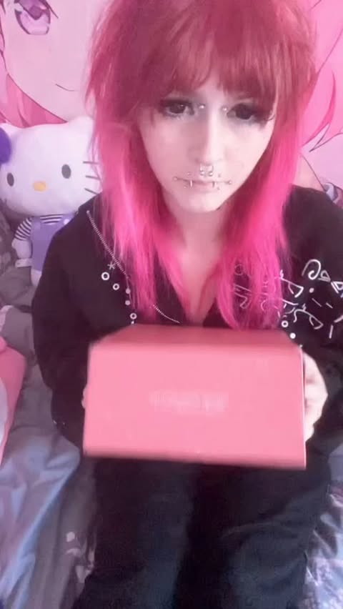 Instagram post by @angelhvrts for Sakuraco. Caption reads: thank you so much @wearesakuraco - code angelhvrts....