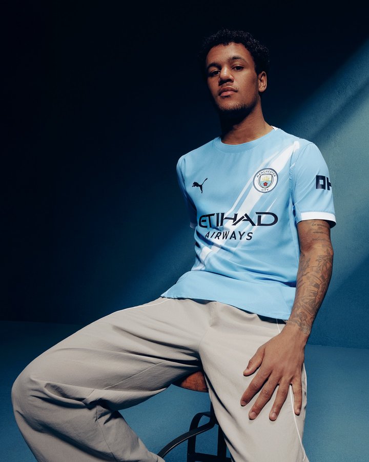 Instagram post by @oscarbobb for Manchester City. Caption reads: New kit, same City blue 🩵 @pumafootball @mancity.