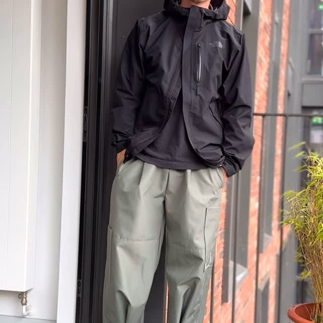 Instagram post by @wears_oli for Sealskinz. Caption reads: Thursday.

On rainy days I basically have two fit....