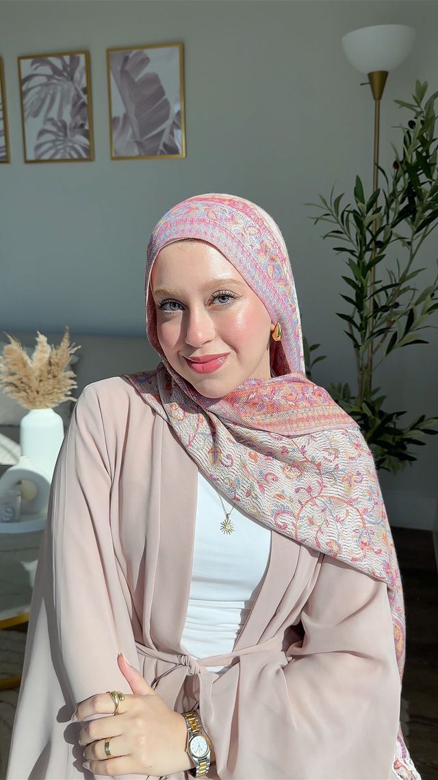 Instagram post by @hadeer_mohiey for NYVA. Caption reads: [...] Trying out the Instant Hijab from:....