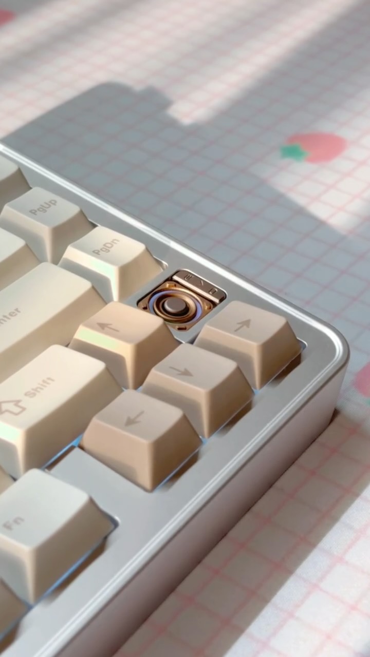 Instagram post by @mango.keebs for Qwertykeys. Caption reads: (ad) finally, a new evo keyboard 😮‍💨
this one....