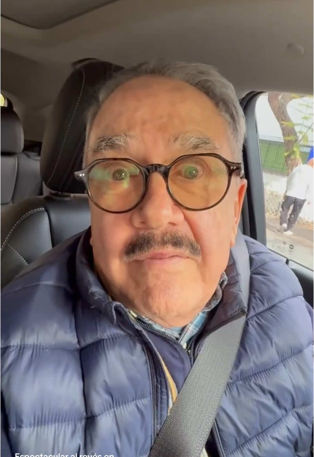 TikTok post by @tiopedrosola for NESCAFÉ México. Caption reads: ¿Espectacular al revés en periférico? El....