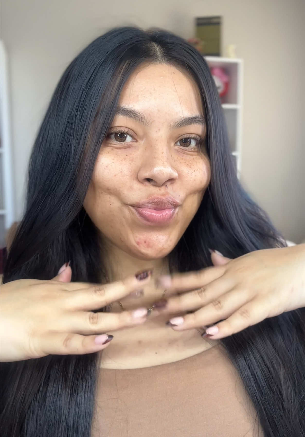 TikTok post by @lillylinares8 for FoxyBae Hair. Caption reads: @FoxyBae Hair 💜💆🏽‍♀️ #foxybae #hairstraightener....