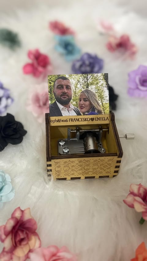 Instagram post by @mateopelo for The Music Box Store. Caption reads: [...] to share my collaboration with The Music Box....