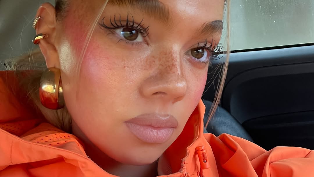 Instagram post by @no.xva for Svenja Walberg. Caption reads: ANZEIGE||“Long lashes, longer lasting....