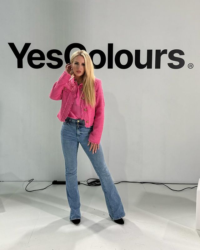 Instagram post by @naomikisted for YesColours. Caption reads: What a great day of #interiorsinspiration....