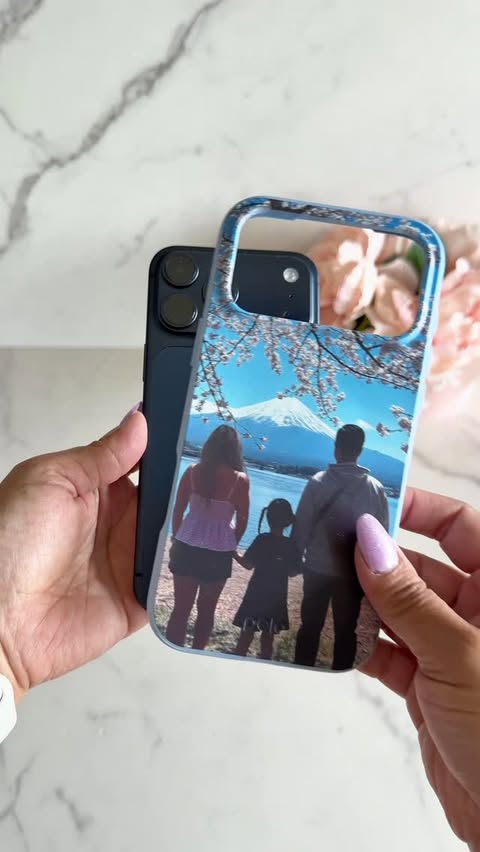 Instagram post by @itryandtell for Pela Case. Caption reads: [...] a wrist strap depending on the day ✨....