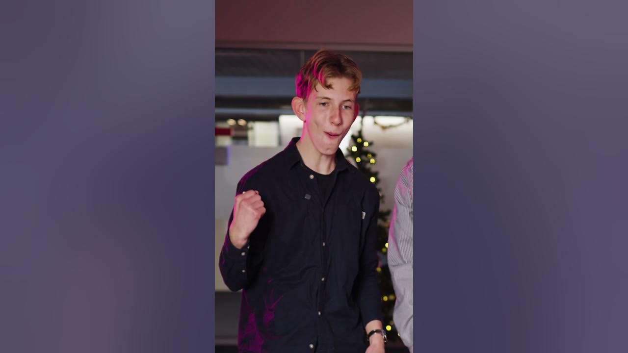 YouTube post by @sporgejorgen for Saxo. Caption reads: [...] om dyr" i salg nu:....