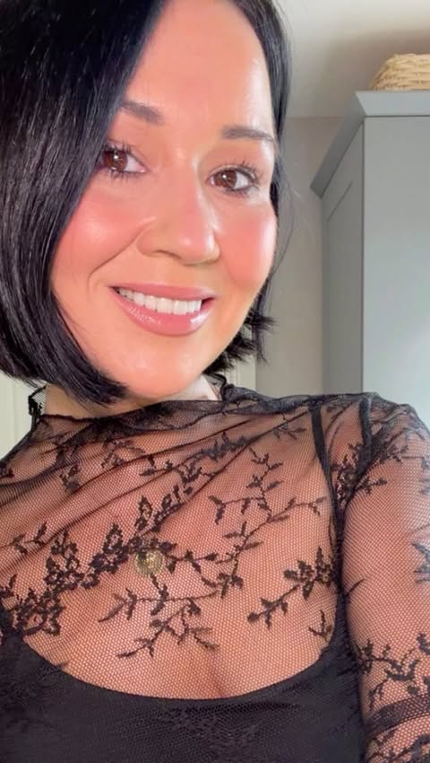 Instagram post by @anitalouiseross for BPerfect Cosmetics. Caption reads: [...] also my new favourite tan topper....