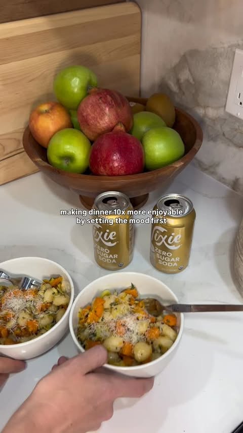 Instagram post by @lindseyliveswell for Drink Nixie. Caption reads: #NixiePartner. Romanticizing dinner time one....