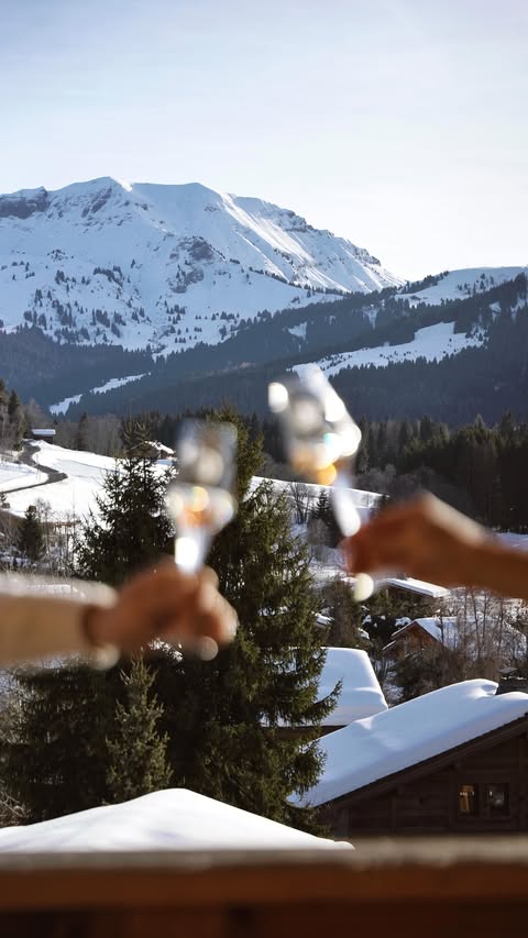 Instagram post by @darinagritsenko for Four Seasons. Caption reads: [...] with @fsmegeve #famegeve #sharemyfs....