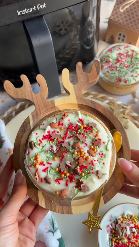 Instagram post by @chloeandleox for Instant Pot. Caption reads: [...] OATS WITH CREAM CHEESE FROSTING 🍪....