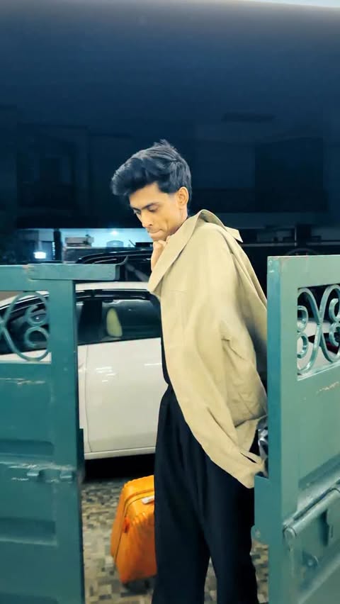 Instagram post by @alizaydii for Knorr. Caption reads: [...] to play VR… but my friend dragged me to....