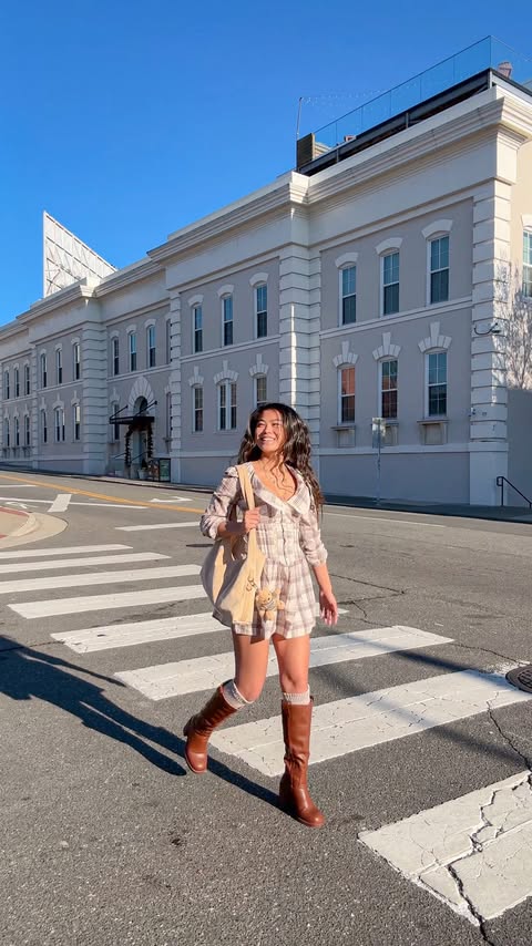 Instagram post by @itscaroxline for American Eagle. Caption reads: winter looks on repeat from @AmericanEagle 🤎🍂....