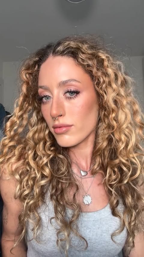Instagram post by @emmaneill_ for Note Cosmetique. Caption reads: How I maximise on the mascara front using....