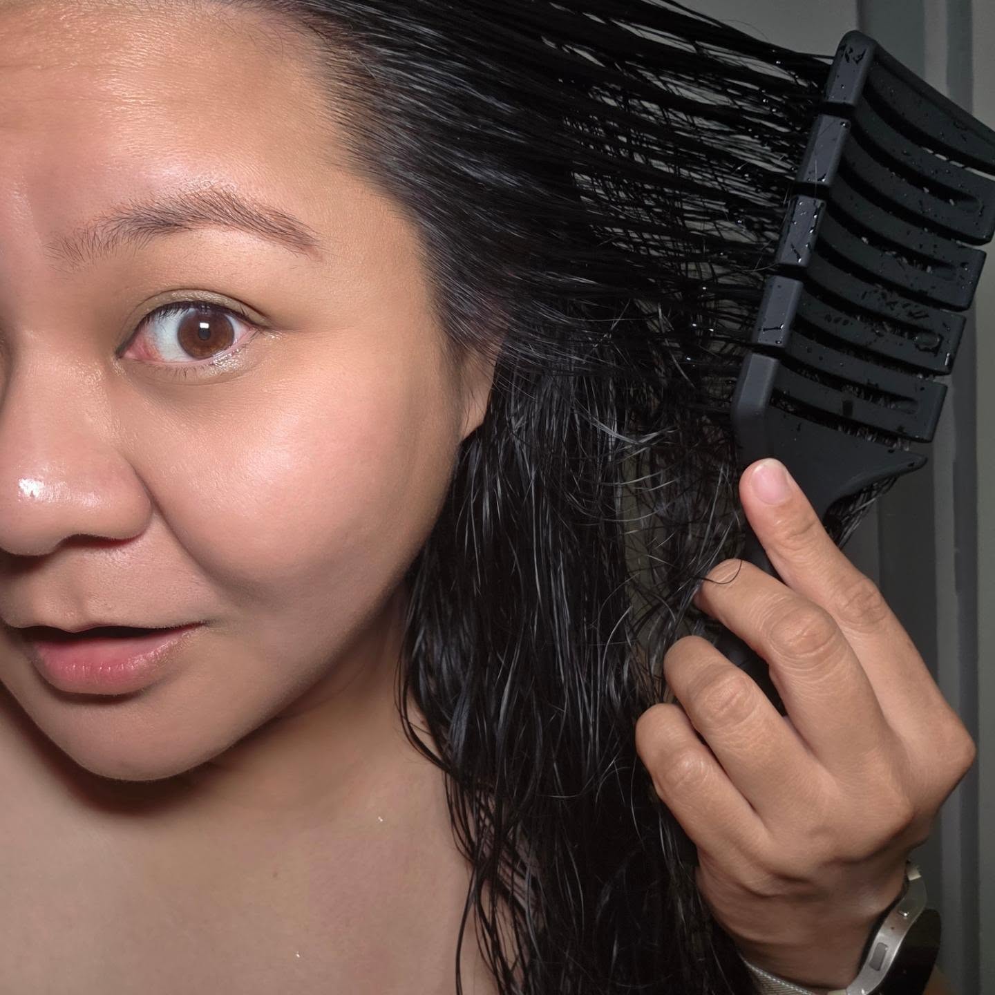 Instagram post by @junielyn_ugc for Wet Brush. Caption reads: Got this Wet Brush complimentary from Influenster....