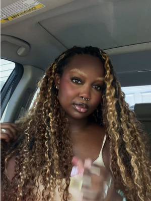 TikTok post by @stasiasfaces for Vshow Hair. Caption reads: [...] Knots made this install sooo easy 🤎 @VSHOW....