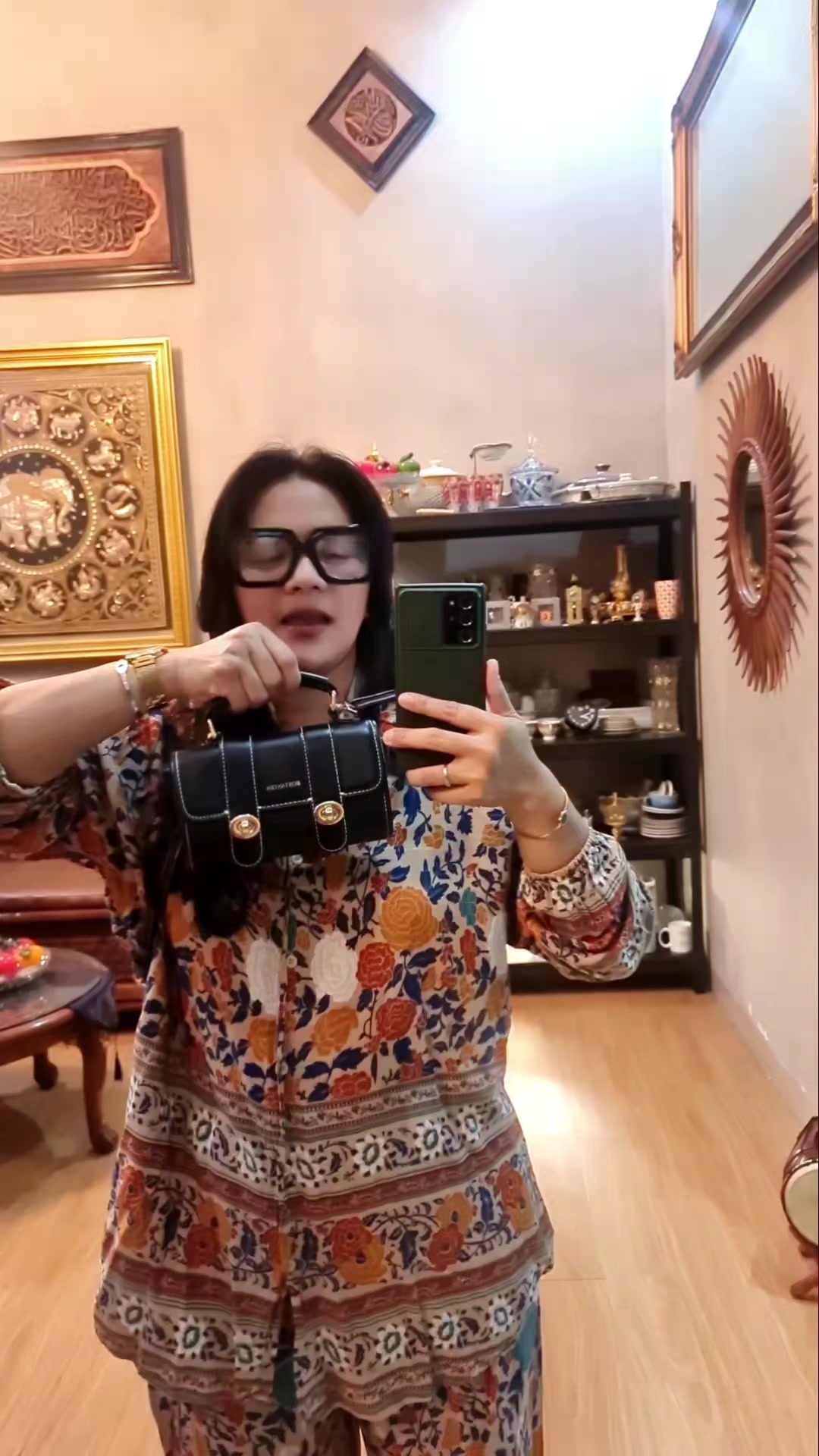 TikTok post by @tokobamsbaru for Bostanten. Caption reads: [...] mw nambah lg buat pelengkap ootd an....