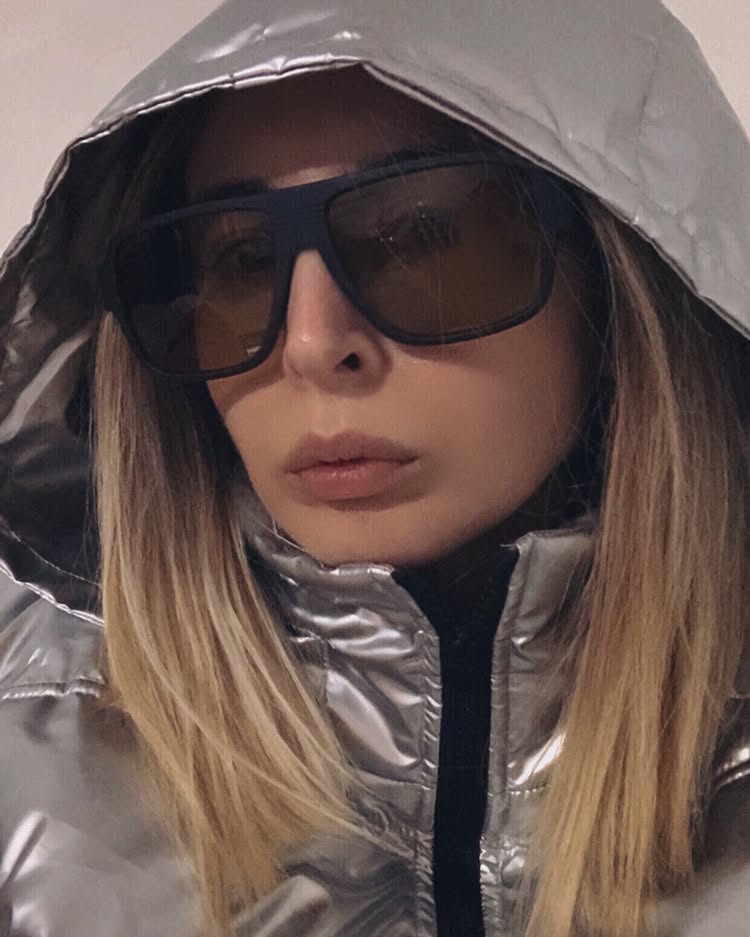 Instagram post by @pupilla_firenze for HAWKERS CO.. Caption reads: Vittima Glamour 🖤⚡️®️

😎 : @hawkersco codice....