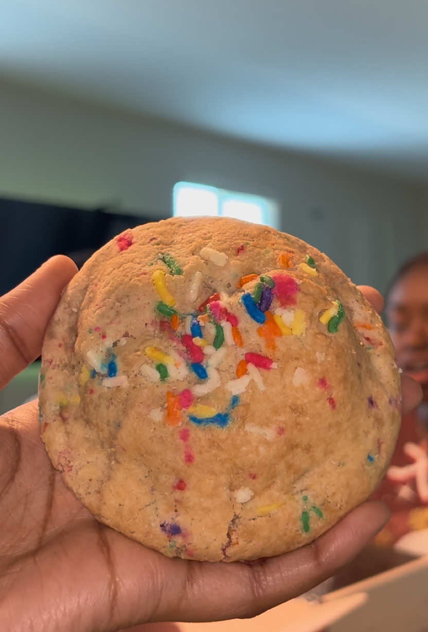 TikTok post by @vonnarene for Taylor Chip. Caption reads: Taylor Chip Cookies Review 🍪 @Taylor Chip [...].
