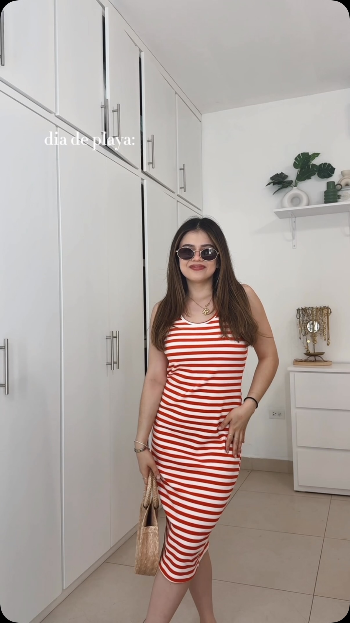 Instagram post by @reynamendivil for Liverpool. Caption reads: Ideas de ouftis para esta primavera verano con....