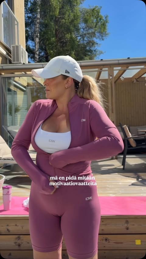Instagram post by @rosannakulju for ICANIWILL. Caption reads: mainos ja alekoodi: @icaniwill Summer sale on....