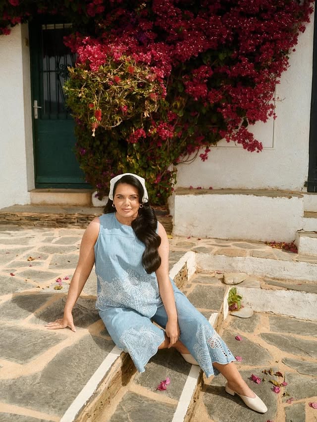 Instagram post by @scarlettmoffatt for Simply Be. Caption reads: [...] ‘All Bodies Are Beautiful’ edit with....