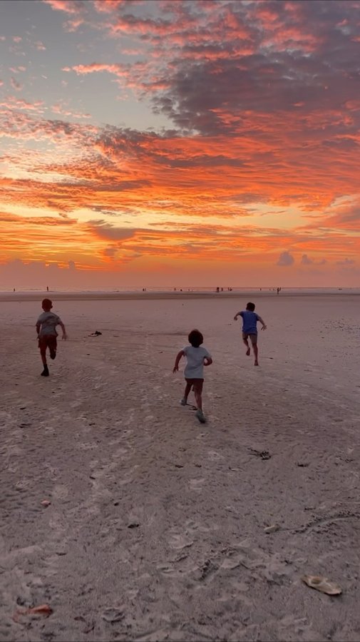 Instagram post by @dani.beck for MomSelect. Caption reads: The Funovation Panel is looking for fun families....